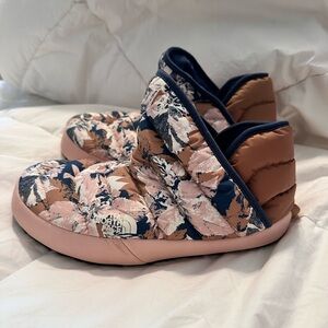 The North Face Women's Floral Thermoball Traction Booties - Pink and Navy Size 6